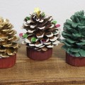 松ぼっくりのクリスマスツリー