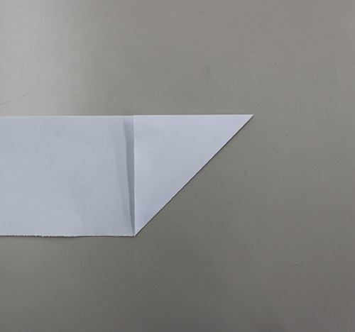 90度の紙を半分に折り45度を作る