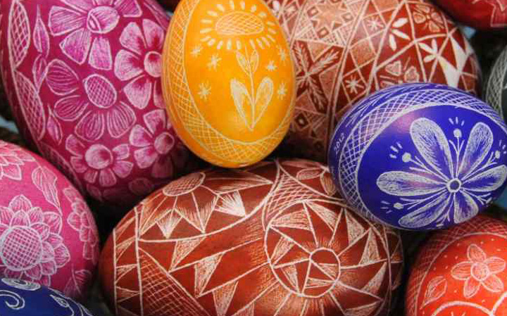 木製イースターエッグ皿 キリスト彫刻付き 木製イースターエッグ皿